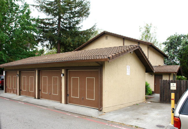 908 Civic Center Dr in Rohnert Park, CA - Building Photo - Building Photo