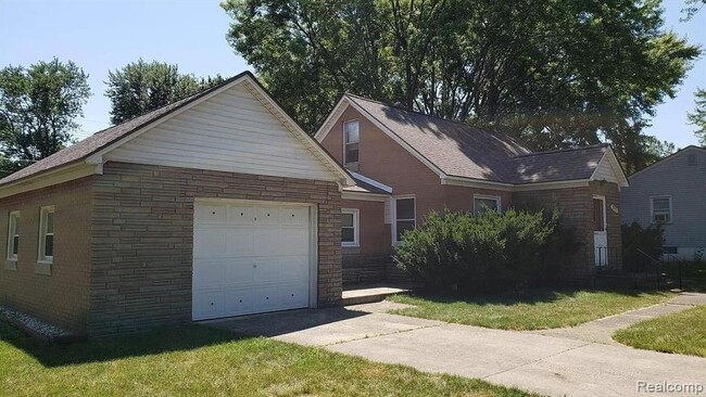 property at 2111 W 14 Mile Rd