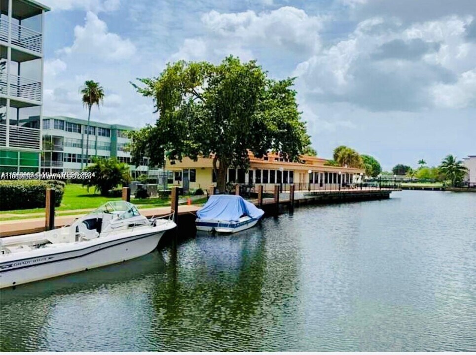 2731 Taft St in Hollywood, FL - Building Photo