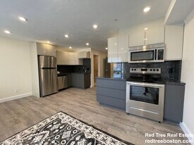 1028a Commonwealth Ave, Unit 301 in Boston, MA - Building Photo