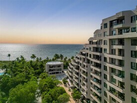 251 Crandon Blvd in Key Biscayne, FL - Building Photo