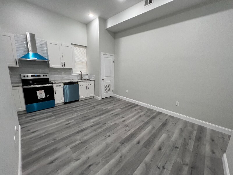 106 S 42nd St-Unit -6 in Philadelphia, PA - Building Photo