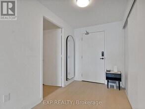 3900 Confederation Pkwy in Mississauga, ON - Building Photo - Building Photo