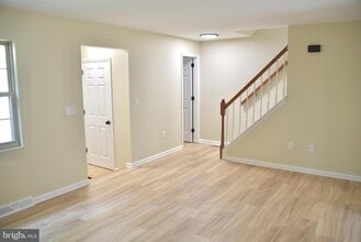 2002 Acorn Dr in Lebanon, PA - Building Photo - Building Photo