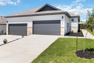 414 Cross Barn Blvd in Buda, TX - Building Photo - Building Photo