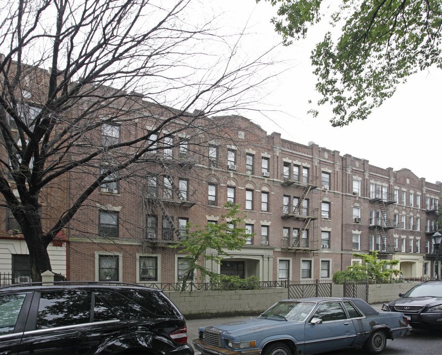 1074 Eastern Pky in Brooklyn, NY - Foto de edificio