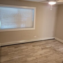 5852 W Irving Park Rd in Chicago, IL - Building Photo - Building Photo