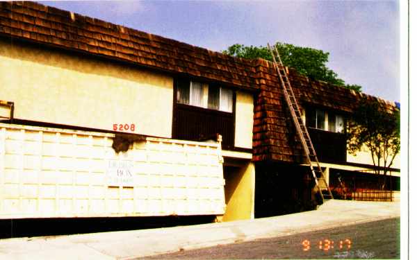 5208 Wightman St in San Diego, CA - Foto de edificio - Building Photo