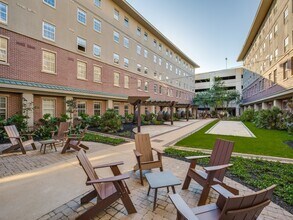 12 North in College Station, TX - Foto de edificio - Building Photo