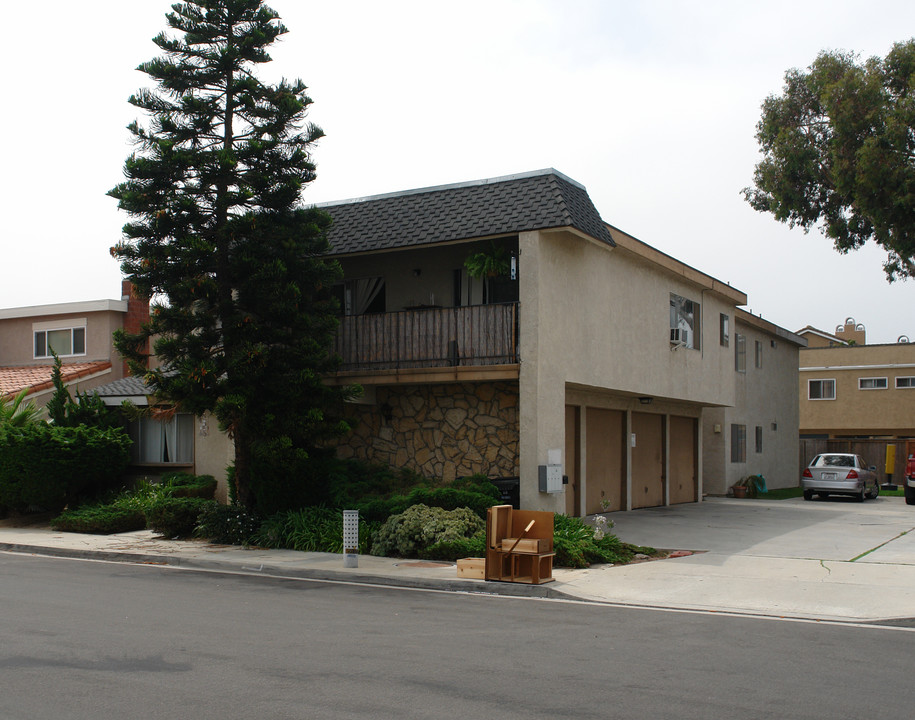 4662 Milo St in Huntington Beach, CA - Building Photo