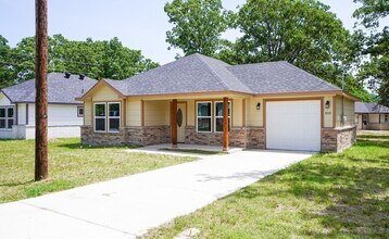 800 Hemlock Dr in Quinlan, TX - Building Photo - Building Photo