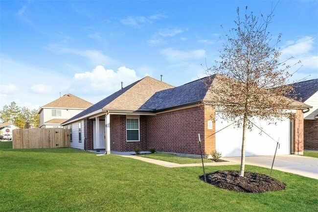 property at 2205 Onyx Ln