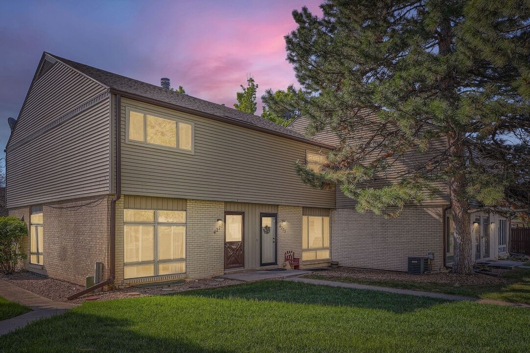 4273 W Ponds Cir in Littleton, CO - Building Photo