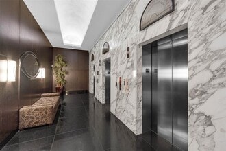 100 S Eola Dr in Orlando, FL - Foto de edificio - Building Photo