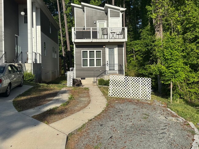 3228B Rowena Ave in Durham, NC - Building Photo - Building Photo