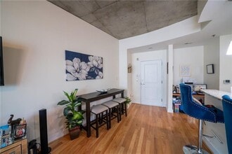 44 Peachtree Pl NE in Atlanta, GA - Building Photo - Building Photo