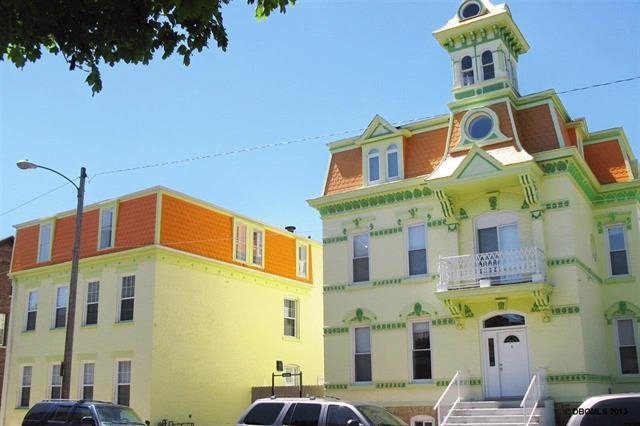 1651 White St in Dubuque, IA - Foto de edificio