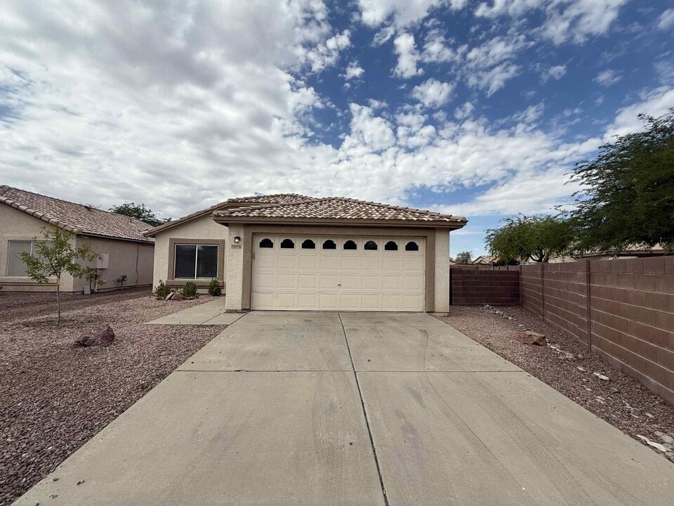 2945 Bronze Creek Way in Tucson, AZ - Building Photo