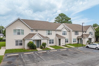 Riverchase Apartments in Dover, DE - Building Photo - Building Photo