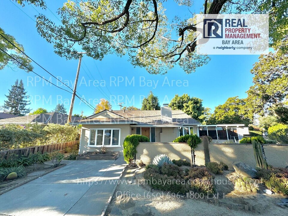 1087 Embarcadero Rd in Palo Alto, CA - Building Photo