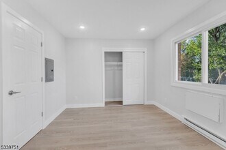 557 S Broad St, Unit A5 in Elizabeth, NJ - Building Photo - Building Photo