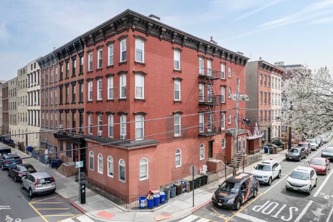 415 1ST St in Hoboken, NJ - Building Photo
