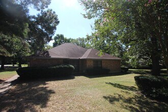 8302-8304 Garrett Dr in Tyler, TX - Building Photo - Building Photo