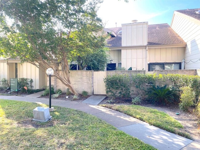 3166 Windchase Blvd in Houston, TX - Building Photo - Building Photo