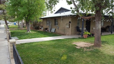 Well Stabilized 4 plex really good condition in Phoenix, AZ - Building Photo - Building Photo