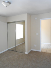 Lone Oak Townhomes in Tallahassee, FL - Foto de edificio - Building Photo