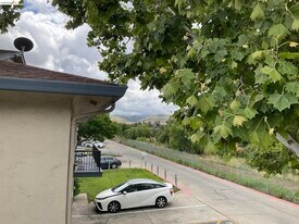 2308 Lemontree Way in Antioch, CA - Building Photo