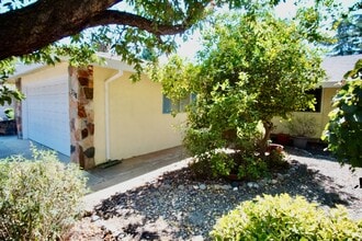 2518 Loyola Dr in Davis, CA - Building Photo - Building Photo