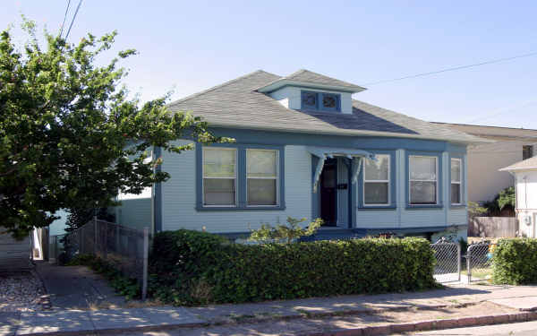 220-222 Walnut St in Petaluma, CA - Building Photo - Building Photo