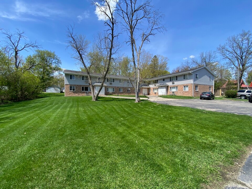 214 S River St, Unit 218-2 in Waterford, WI - Building Photo