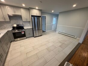 16 Arrowhead Dr in Shirley, NY - Building Photo - Building Photo