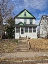 1014 Arlington Ct in Davenport, IA - Building Photo