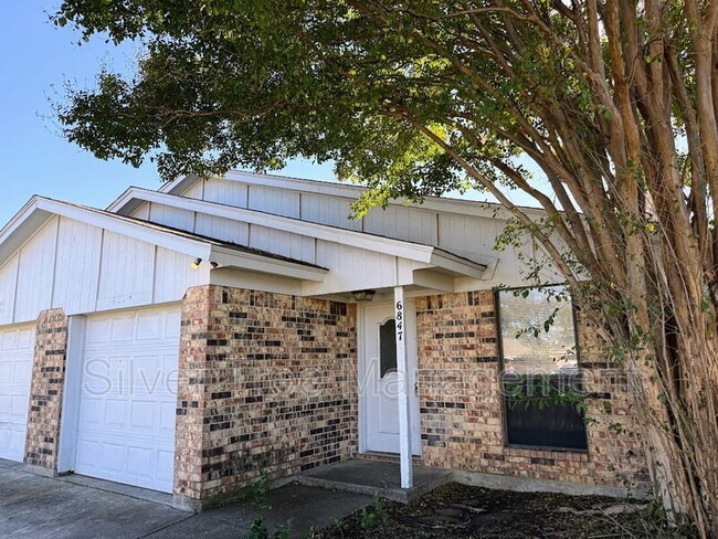 property at 6847 S Creek Dr