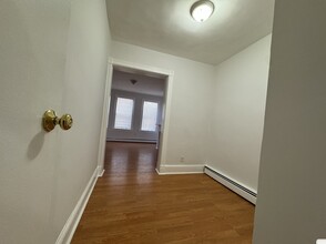 29 Clarke Ave, Unit 1L in Jersey City, NJ - Building Photo - Building Photo