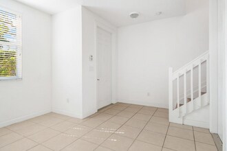 500 Pacific Grove Dr in West Palm Beach, FL - Foto de edificio - Building Photo