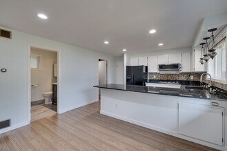 217 165th Ave NE in Bellevue, WA - Building Photo - Building Photo