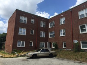 St. James Court Apartments in South Bend, IN - Building Photo - Building Photo