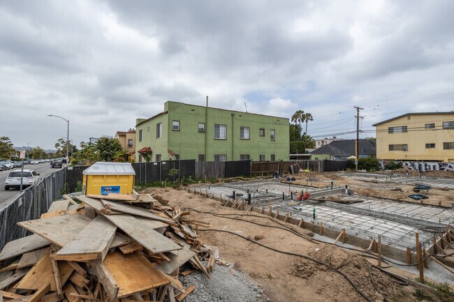 1501 S Fairfax Ave in Los Angeles, CA - Building Photo - Building Photo