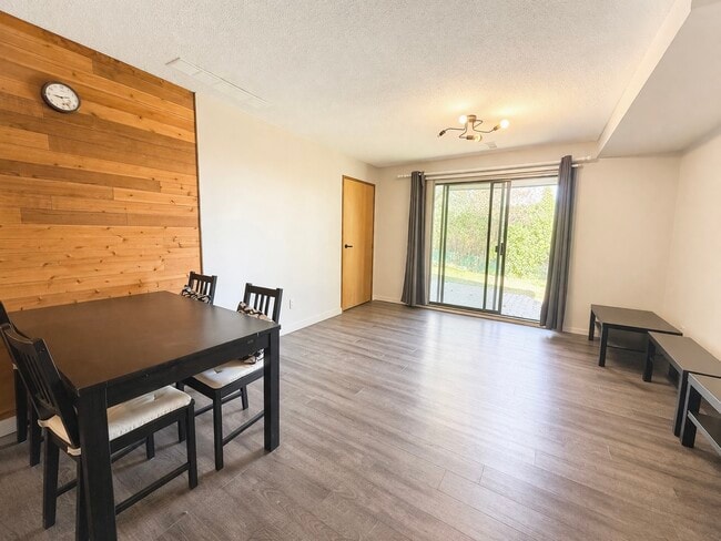 2217 Hillside Ave in Coquitlam, BC - Building Photo - Building Photo
