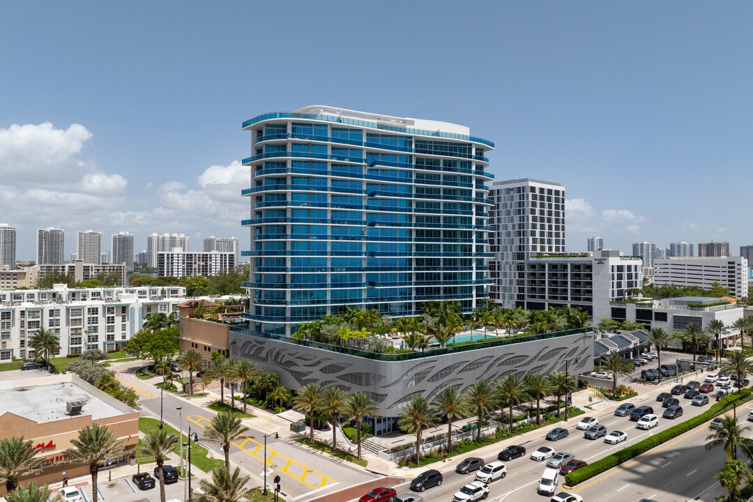 Aurora Condominium in North Miami Beach, FL - Foto de edificio