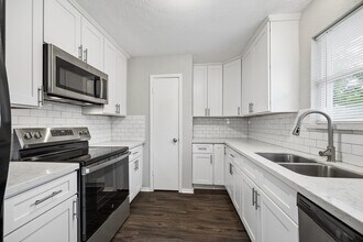 6907 Grant Dr in Richmond, TX - Building Photo - Building Photo