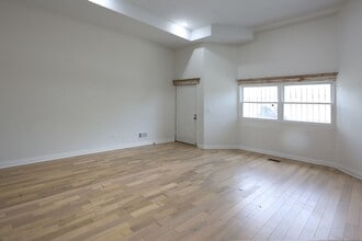 3023 W 5th Ave in Chicago, IL - Building Photo - Building Photo