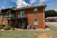 1688 Prince Ave in Athens, GA - Foto de edificio - Building Photo