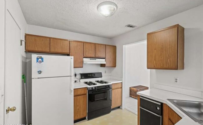 363 Sunshine Ct