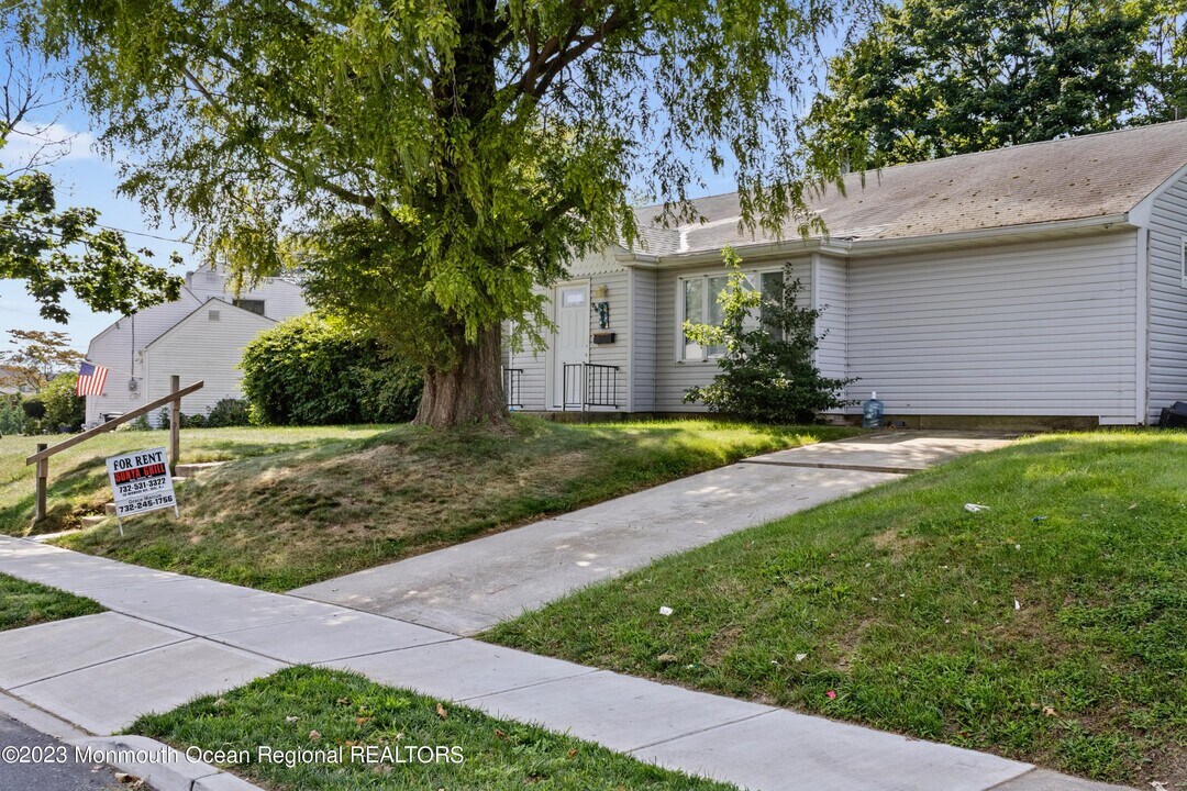 988 Woodgate Ave in Long Branch, NJ - Building Photo