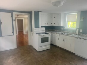 33 S Main St-Unit -33 South Main St - Unit B in Belchertown, MA - Building Photo - Building Photo